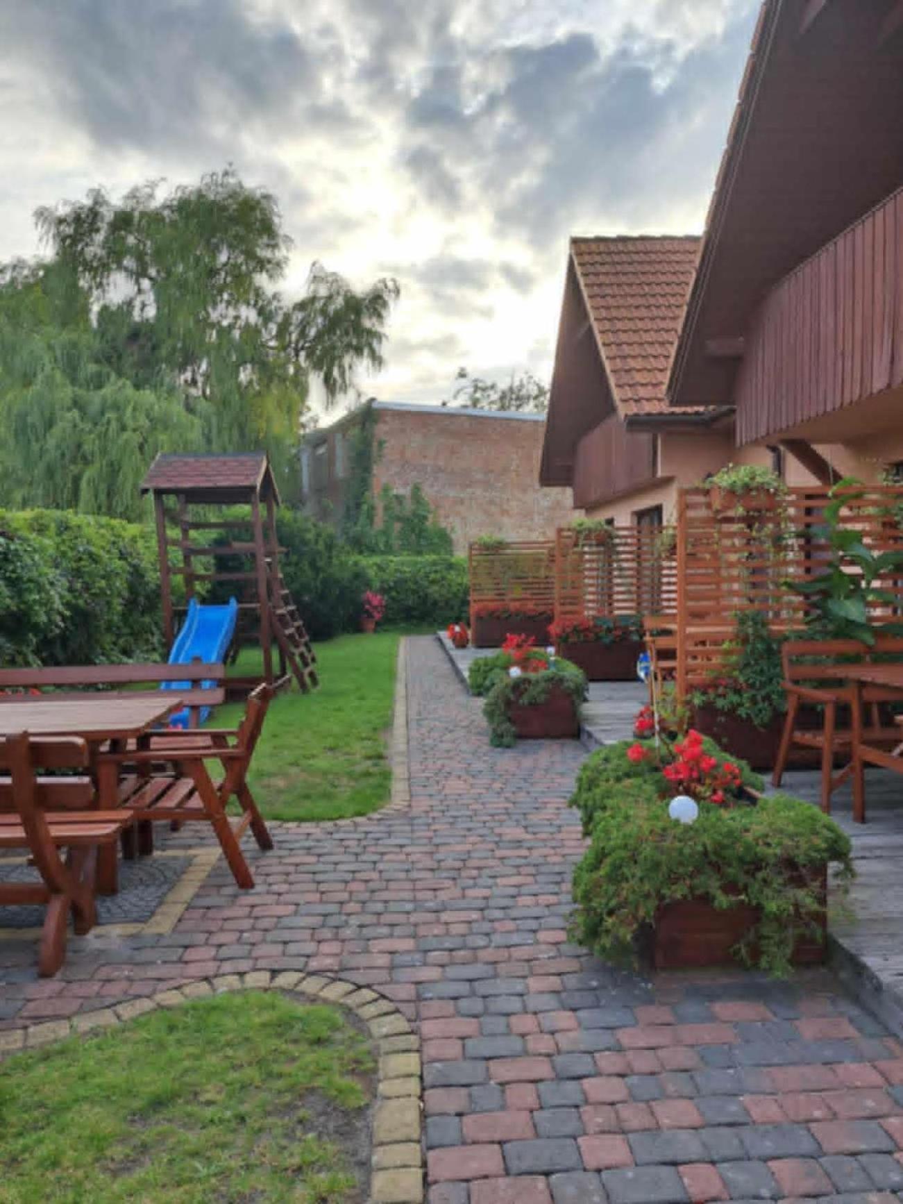 ホテル Rest Dziwnów エクステリア 写真