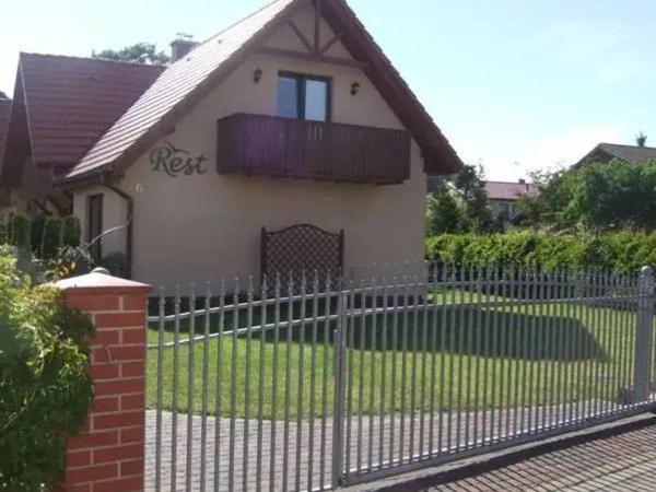 ホテル Rest Dziwnów エクステリア 写真